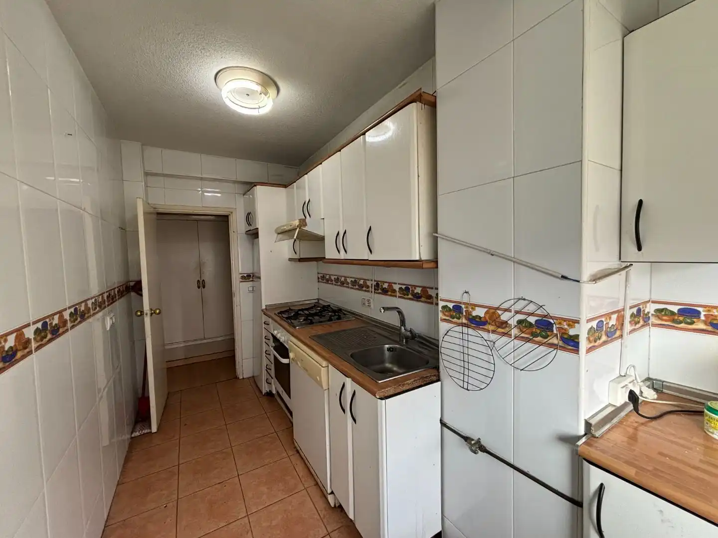 Flat for sale in Calle de Santa Escolástica, 9, Los Ángeles Kitchen of Flat for sale in Madrid with Air Conditioner, Terrace and Storage room
