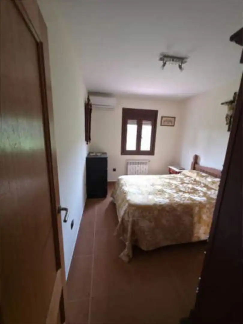 Casa adosada en venda a Las Vaguadas Dormitori de Casa adosada en venda en Badajoz Capital amb Terrassa i Piscina
