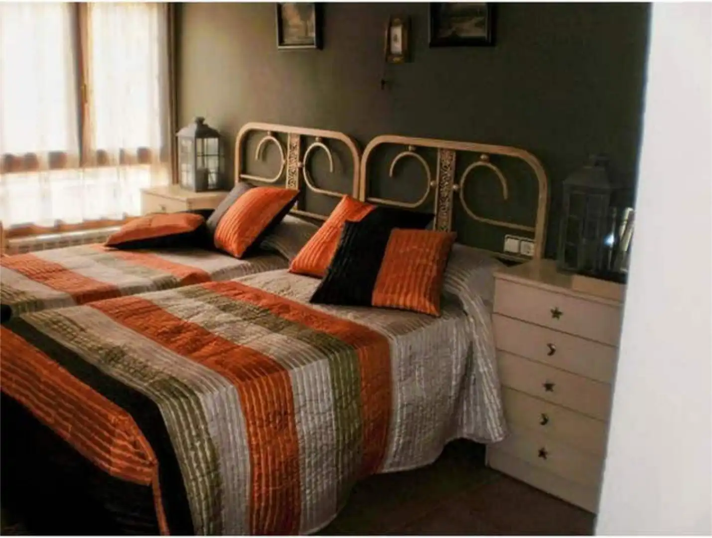 Habitación de Apartamento de alquiler en Jaca con Calefacción, Trastero y Piscina