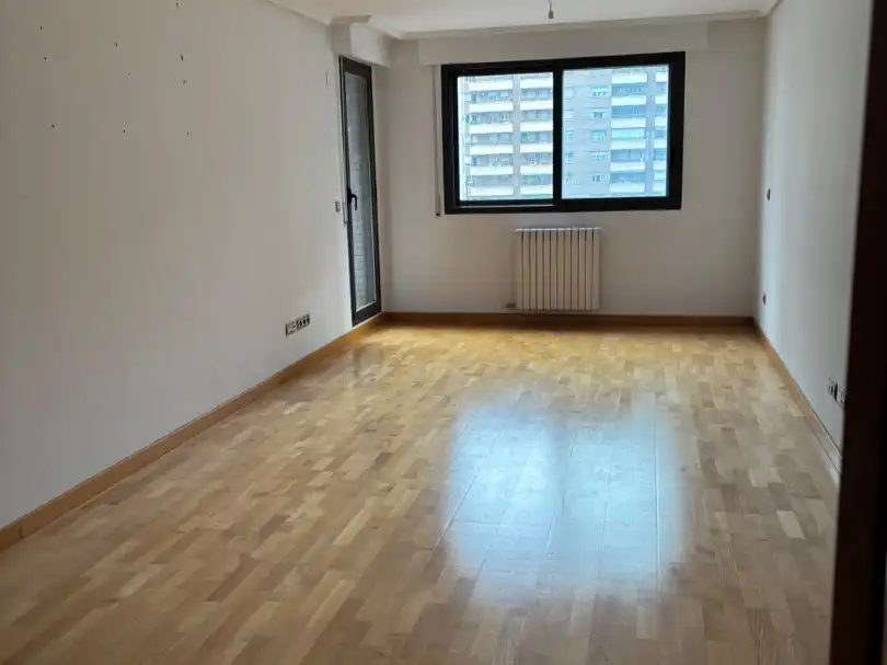 Flat for rent in Avenida de Juan Pablo II, 28, Romareda Living room of Flat for rent in Zaragoza Capital with Air Conditioner, Terrace and Swimming Pool