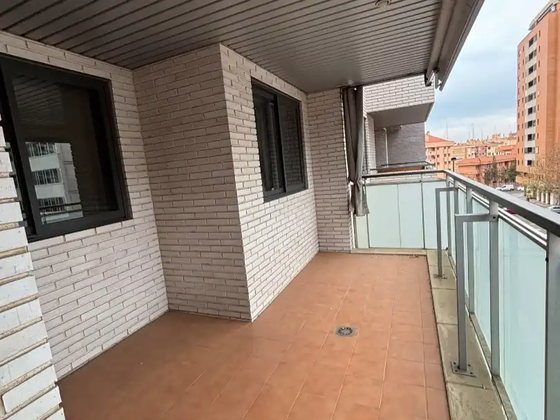 Flat for rent in Avenida de Juan Pablo II, 28, Romareda Terrace of Flat for rent in Zaragoza Capital with Air Conditioner, Terrace and Swimming Pool
