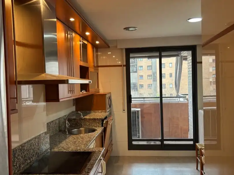 Flat for rent in Avenida de Juan Pablo II, 28, Romareda Kitchen of Flat for rent in Zaragoza Capital with Air Conditioner, Terrace and Swimming Pool