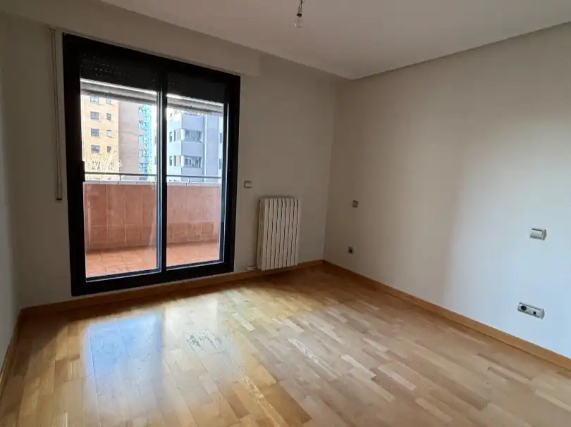 Flat for rent in Avenida de Juan Pablo II, 28, Romareda Bedroom of Flat for rent in Zaragoza Capital with Air Conditioner, Terrace and Swimming Pool
