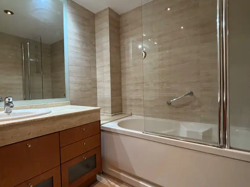Flat for rent in Avenida de Juan Pablo II, 28, Romareda Bathroom of Flat for rent in Zaragoza Capital with Air Conditioner, Terrace and Swimming Pool