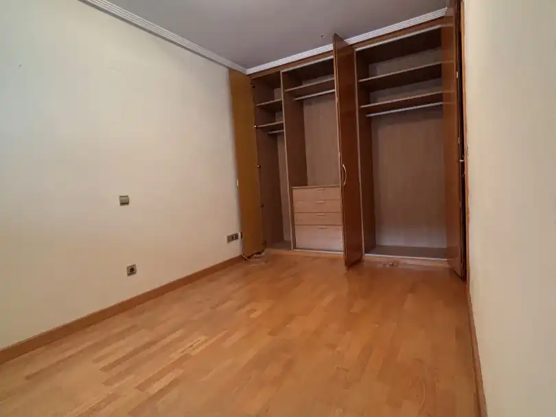 Flat for rent in Avenida de Juan Pablo II, 28, Romareda Bedroom of Flat for rent in Zaragoza Capital with Air Conditioner, Terrace and Swimming Pool