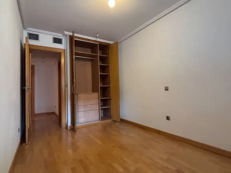 Flat for rent in Avenida de Juan Pablo II, 28, Romareda Bedroom of Flat for rent in Zaragoza Capital with Air Conditioner, Terrace and Swimming Pool