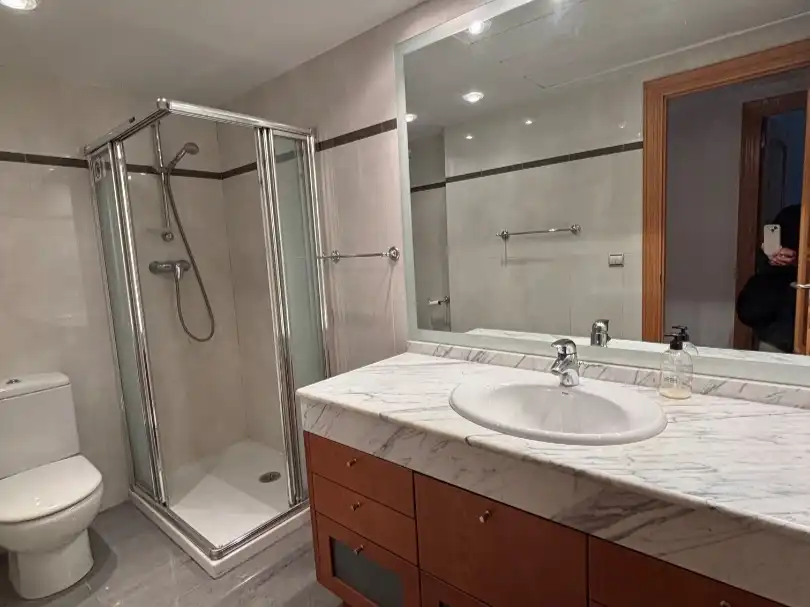 Flat for rent in Avenida de Juan Pablo II, 28, Romareda Bathroom of Flat for rent in Zaragoza Capital with Air Conditioner, Terrace and Swimming Pool