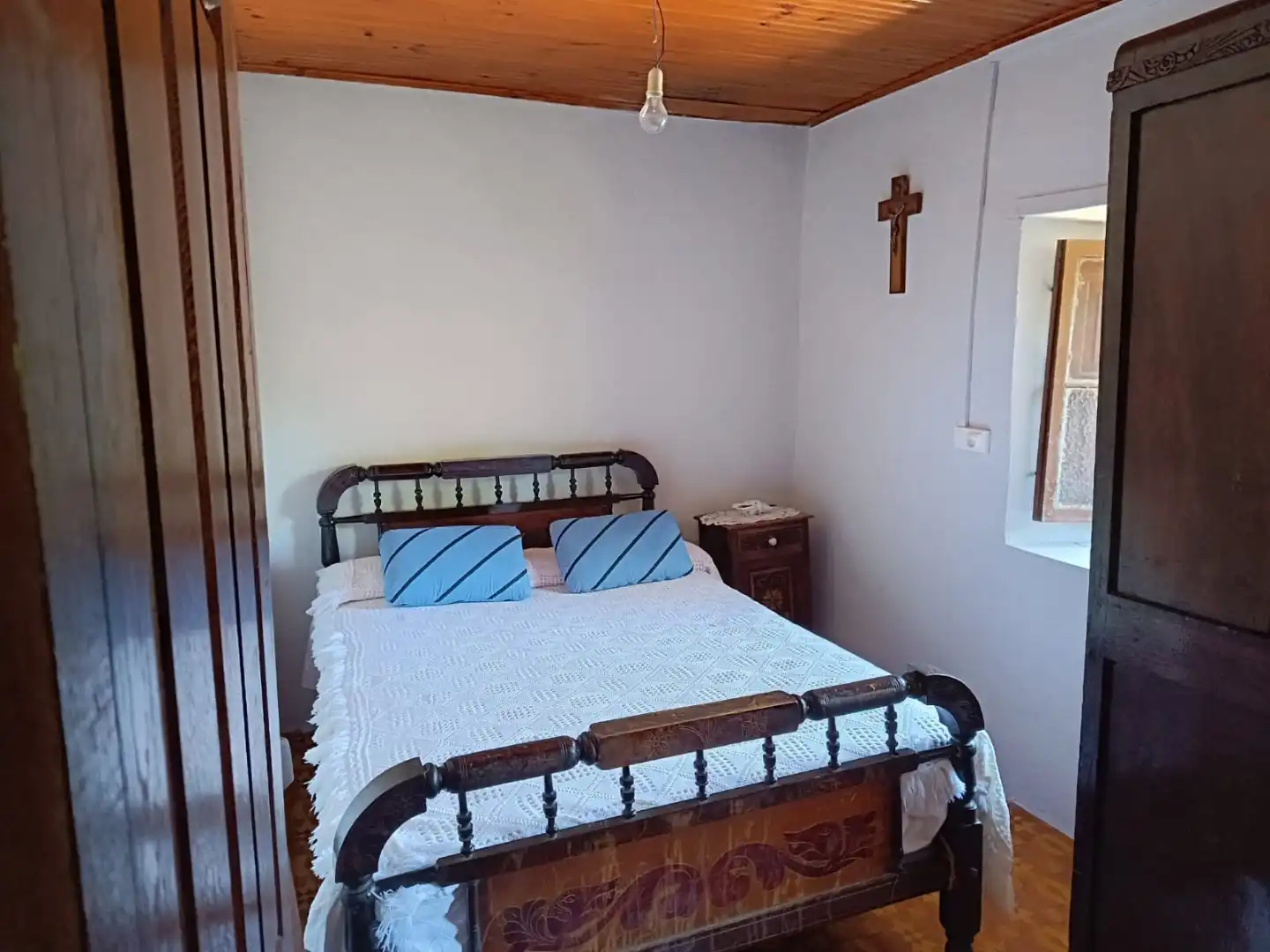 Dormitori de Finca rústica de lloguer en Posada de Valdeón amb Jardí privat, Terrassa i Moblat