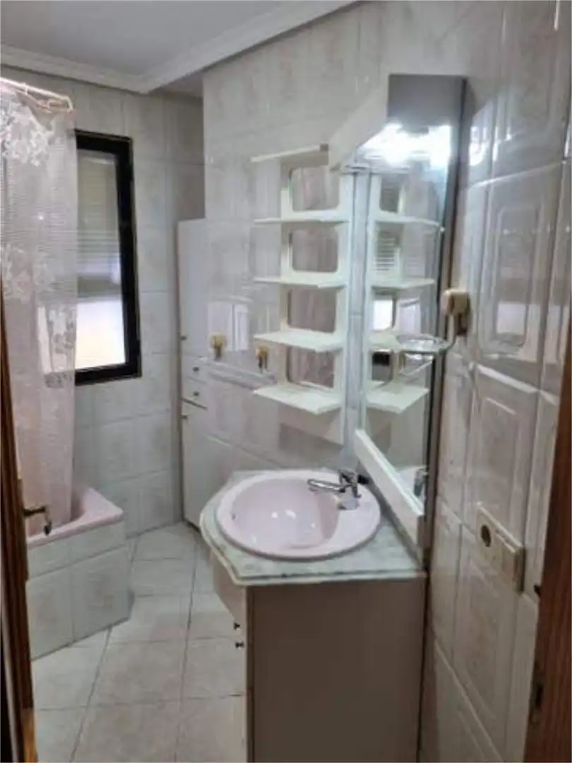 Flat for rent in Navalmoral de la Mata Bathroom of Flat for rent in Navalmoral de la Mata with Terrace and Furnished