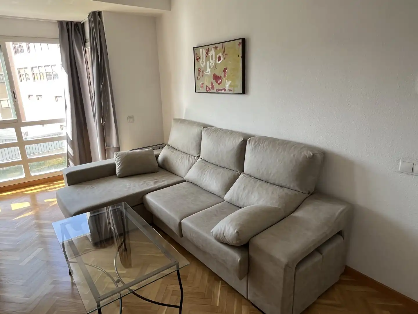 Flat for rent in Calle de Julián Camarillo, Simancas Living room of Flat for rent in Madrid with Air Conditioner, Heating and Private garden