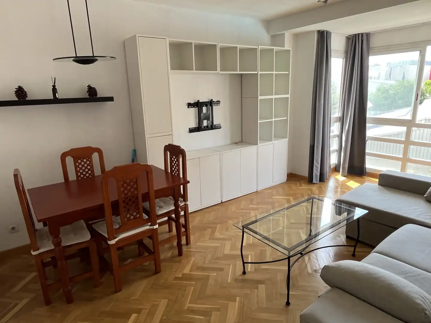 Flat for rent in Calle de Julián Camarillo, Simancas Living room of Flat for rent in Madrid with Air Conditioner, Heating and Private garden