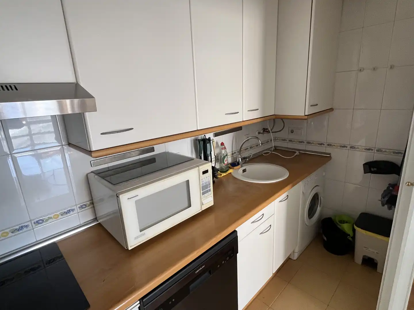 Flat for rent in Calle de Julián Camarillo, Simancas Kitchen of Flat for rent in Madrid with Air Conditioner, Heating and Private garden