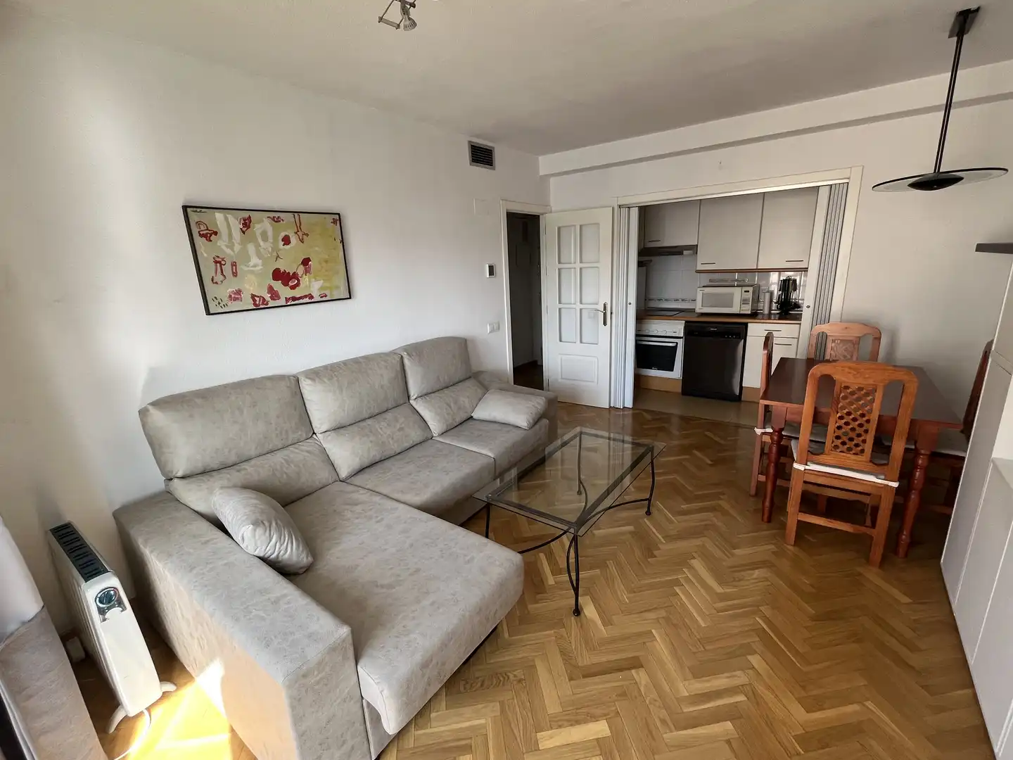 Flat for rent in Calle de Julián Camarillo, Simancas Living room of Flat for rent in Madrid with Air Conditioner, Heating and Private garden