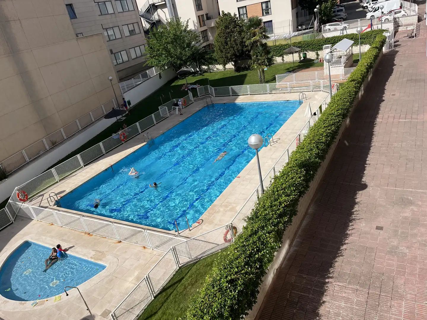 Flat for rent in Calle de Julián Camarillo, Simancas Swimming pool of Flat for rent in Madrid with Air Conditioner, Heating and Private garden