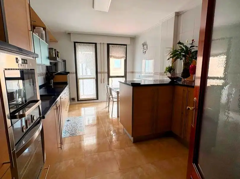 Küche von Wohnung zum Verkauf in Vitoria - Gasteiz mit Heizung, Parkett und Terrasse