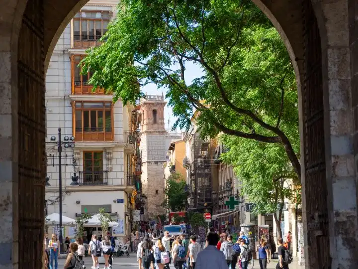 Piso de alquiler en Carrer del Comte de Trénor, 9, La Seu Vista exterior de Piso de alquiler en Valencia con Aire acondicionado, Calefacción y Amueblado