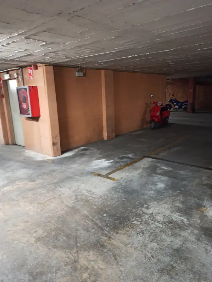 Garaje de alquiler en Carrer de Josep Llanza, 28, Centre Vila Parking de Garaje de alquiler en Vilanova i la Geltrú