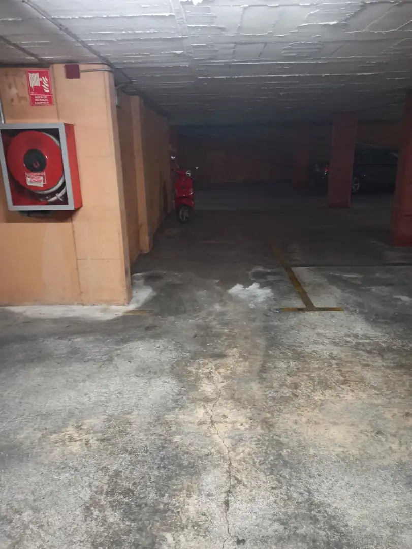 Garaje de alquiler en Carrer de Josep Llanza, 28, Centre Vila Parking de Garaje de alquiler en Vilanova i la Geltrú