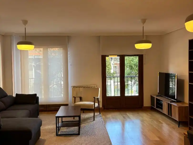 Living room of Flat for rent in Valladolid  with Heating, Parquet flooring and Furnished