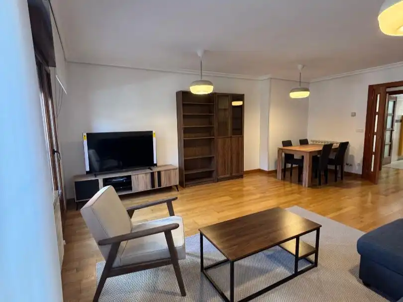 Living room of Flat for rent in Valladolid  with Heating, Parquet flooring and Furnished