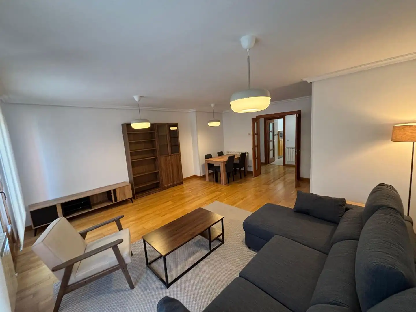 Living room of Flat for rent in Valladolid  with Heating, Parquet flooring and Furnished