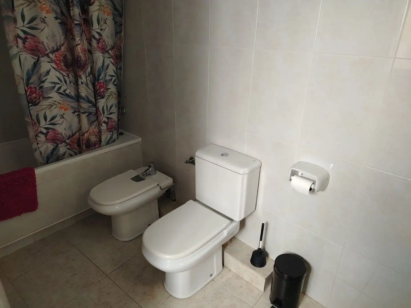 Baño de Piso de alquiler en Tarragona con Aire acondicionado, Terraza y Amueblado