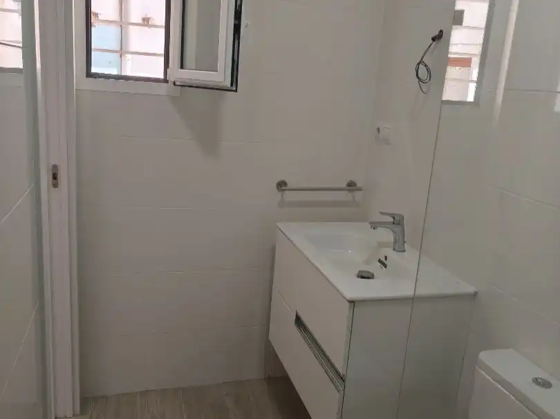 Bany de Pis de lloguer en Alicante / Alacant amb Aire condicionat, Calefacció i Terrassa