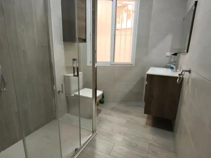 Bany de Pis de lloguer en Alicante / Alacant amb Aire condicionat, Calefacció i Terrassa