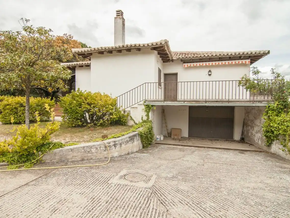 Flat for sale in Navalquejigo - Los Arroyos Exterior view of Flat for sale in El Escorial with Private garden, Terrace and Storage room