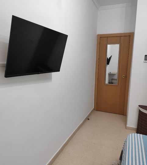 Room in Avenida Sevilla, 45, Brenes, Sevilla - image 2 Photo 2 of Room in Avenida Sevilla, 45, Brenes, Sevilla