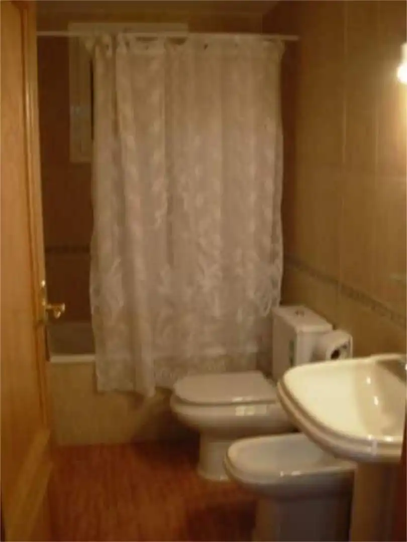 Flat for rent in Navalmoral de la Mata Bathroom of Flat for rent in Navalmoral de la Mata with Heating and Furnished