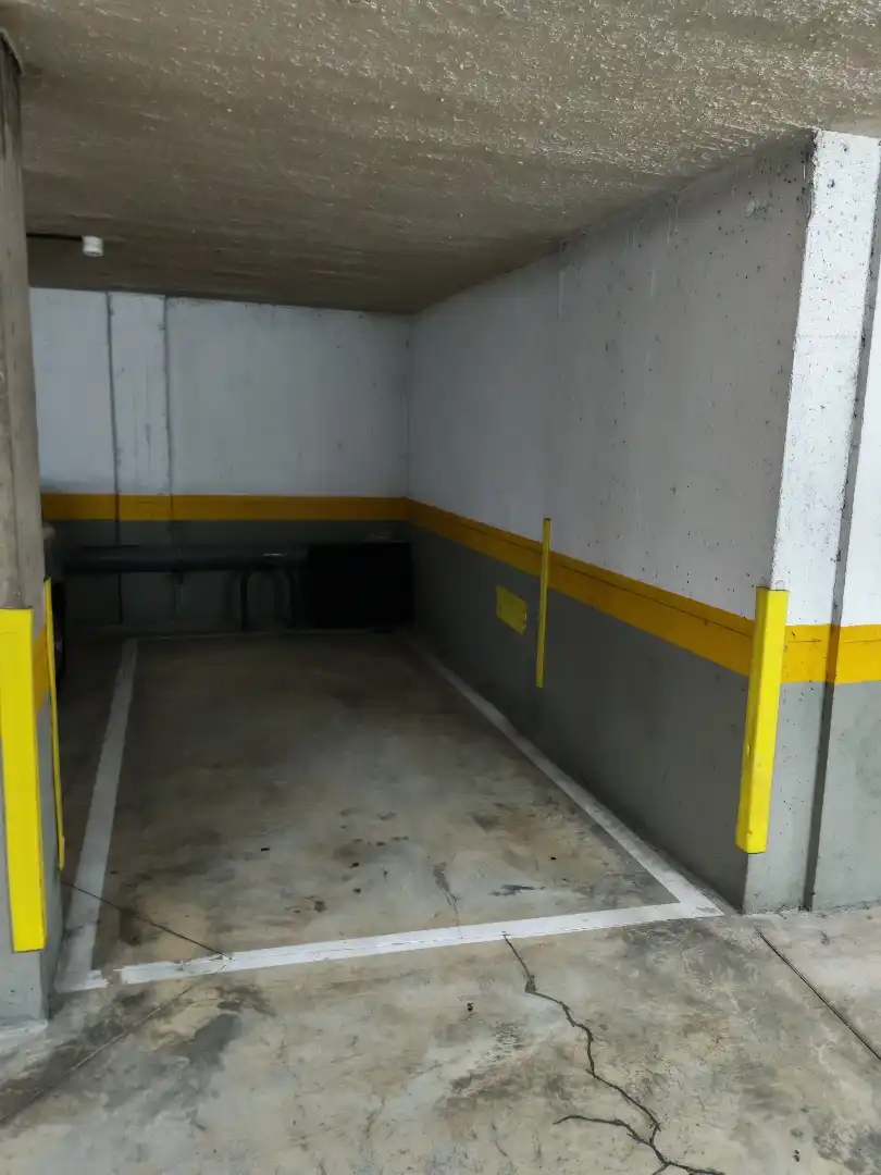 Parkplatz von Garage zur Miete in Parla