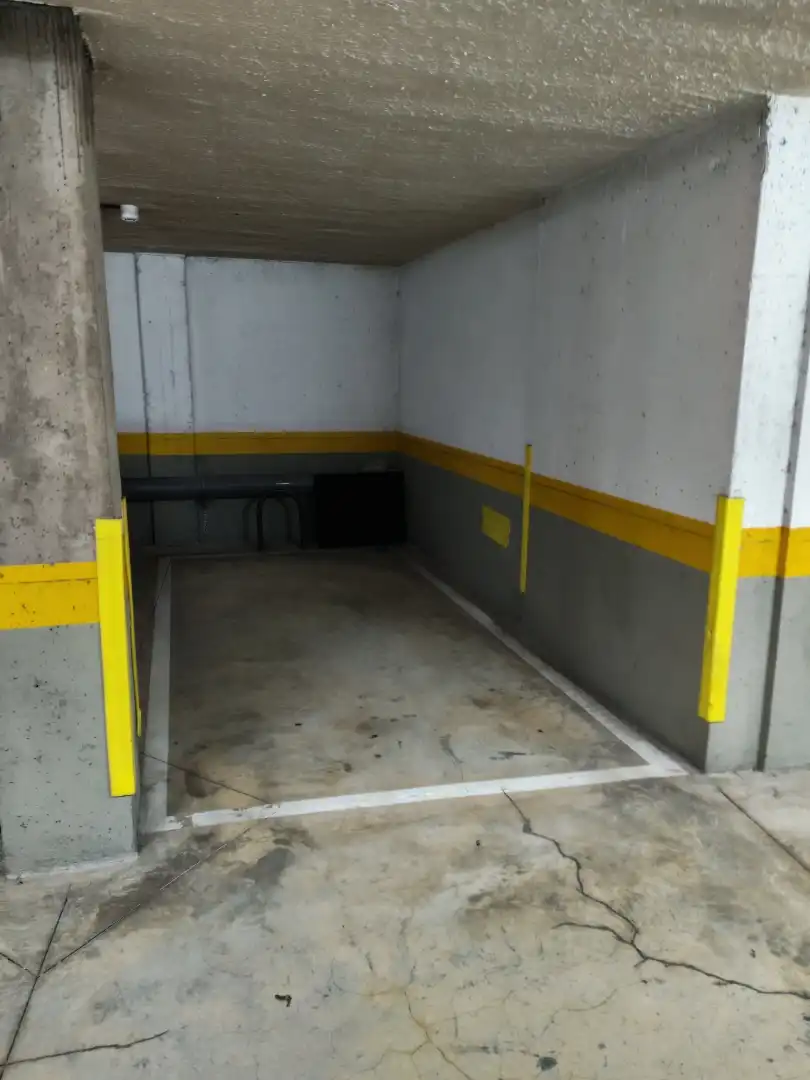 Parkplatz von Garage zur Miete in Parla