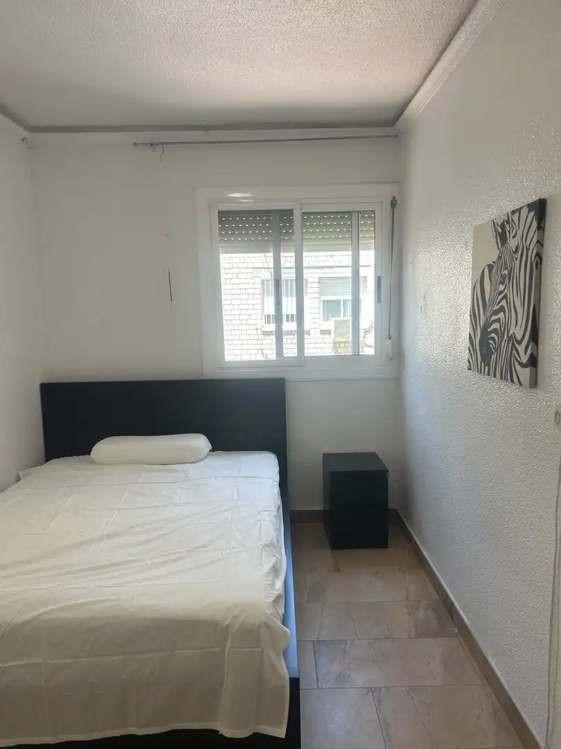 Pis de lloguer a Calle Río Vinalopó, 76, San Crispín - Huerta Nueva-Estación Dormitori de Pis de lloguer en Elda amb Aire condicionat, Calefacció i Moblat