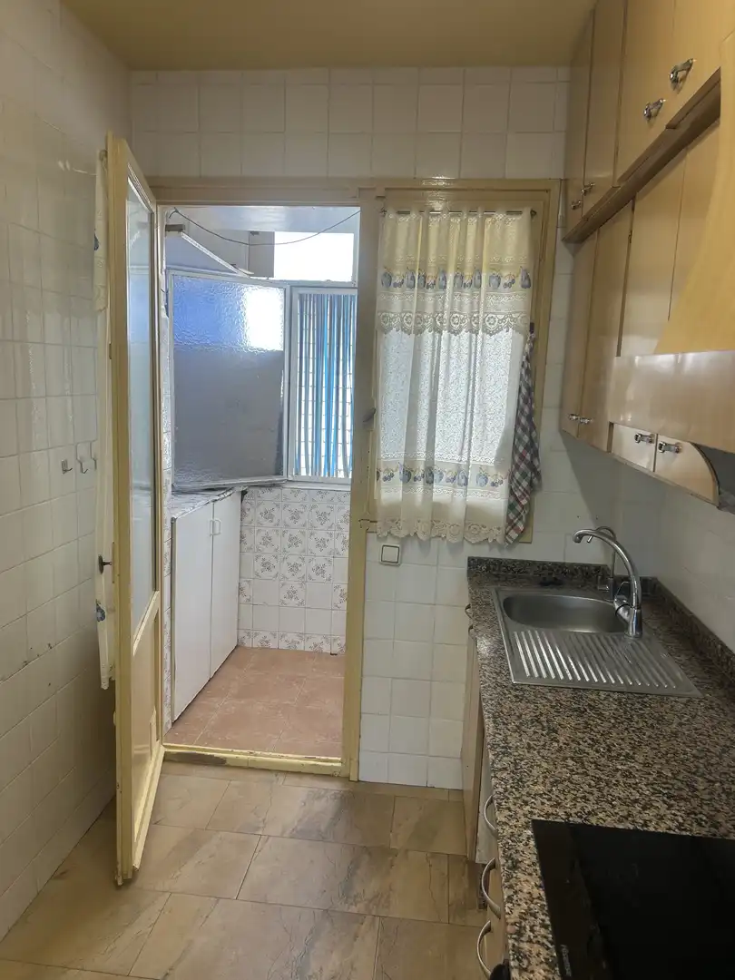 Pis de lloguer a Calle Río Vinalopó, 76, San Crispín - Huerta Nueva-Estación Cuina de Pis de lloguer en Elda amb Aire condicionat, Calefacció i Moblat