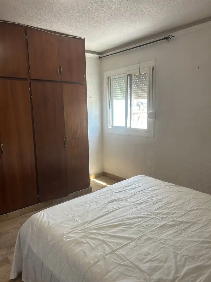 Pis de lloguer a Calle Río Vinalopó, 76, San Crispín - Huerta Nueva-Estación Dormitori de Pis de lloguer en Elda amb Aire condicionat, Calefacció i Moblat