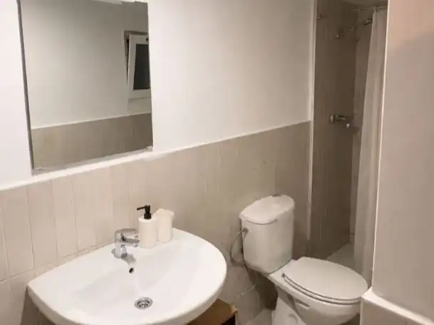 Baño de Piso para compartir en Zaragoza con Aire acondicionado, Calefacción y Parquet