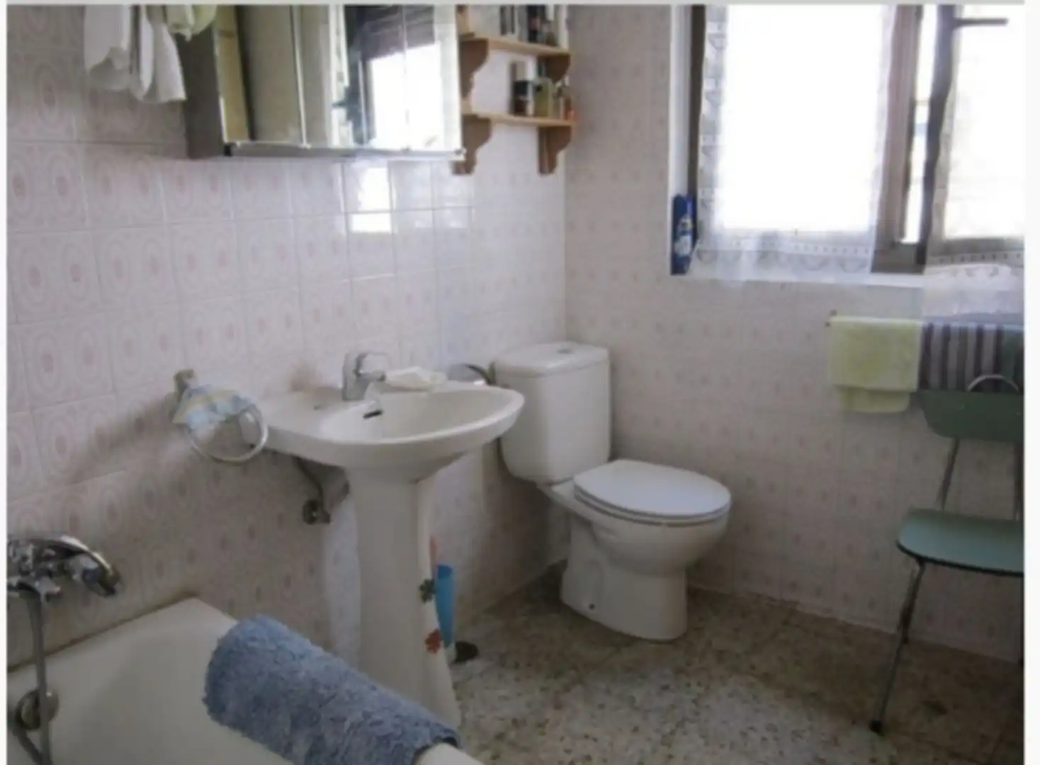 Baño de Piso de alquiler en Béjar con Trastero, Amueblado y Horno