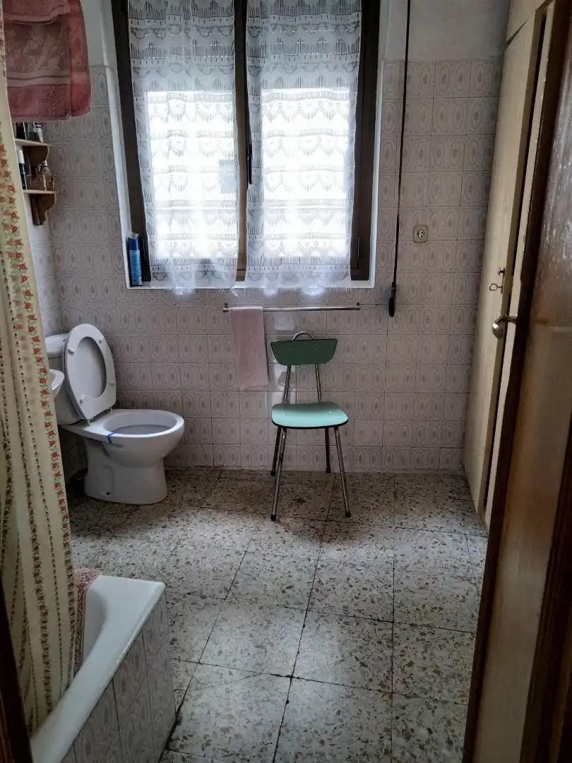 Baño de Piso de alquiler en Béjar con Trastero, Amueblado y Horno