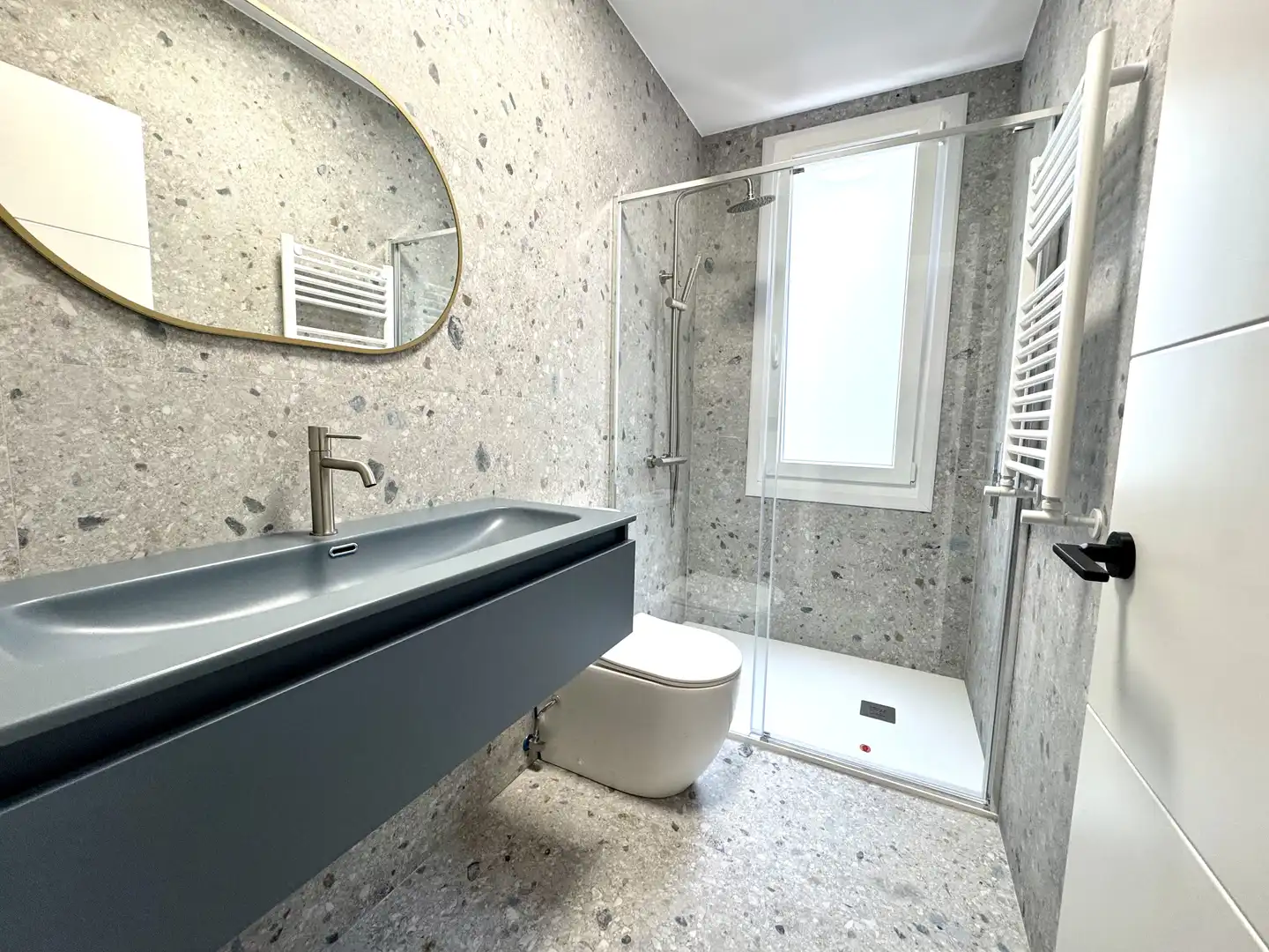 Piso en venta en Gregorio de la Revilla Zumarkalea, 18, Zona Indautxu Baño de Piso en venta en Bilbao con Terraza