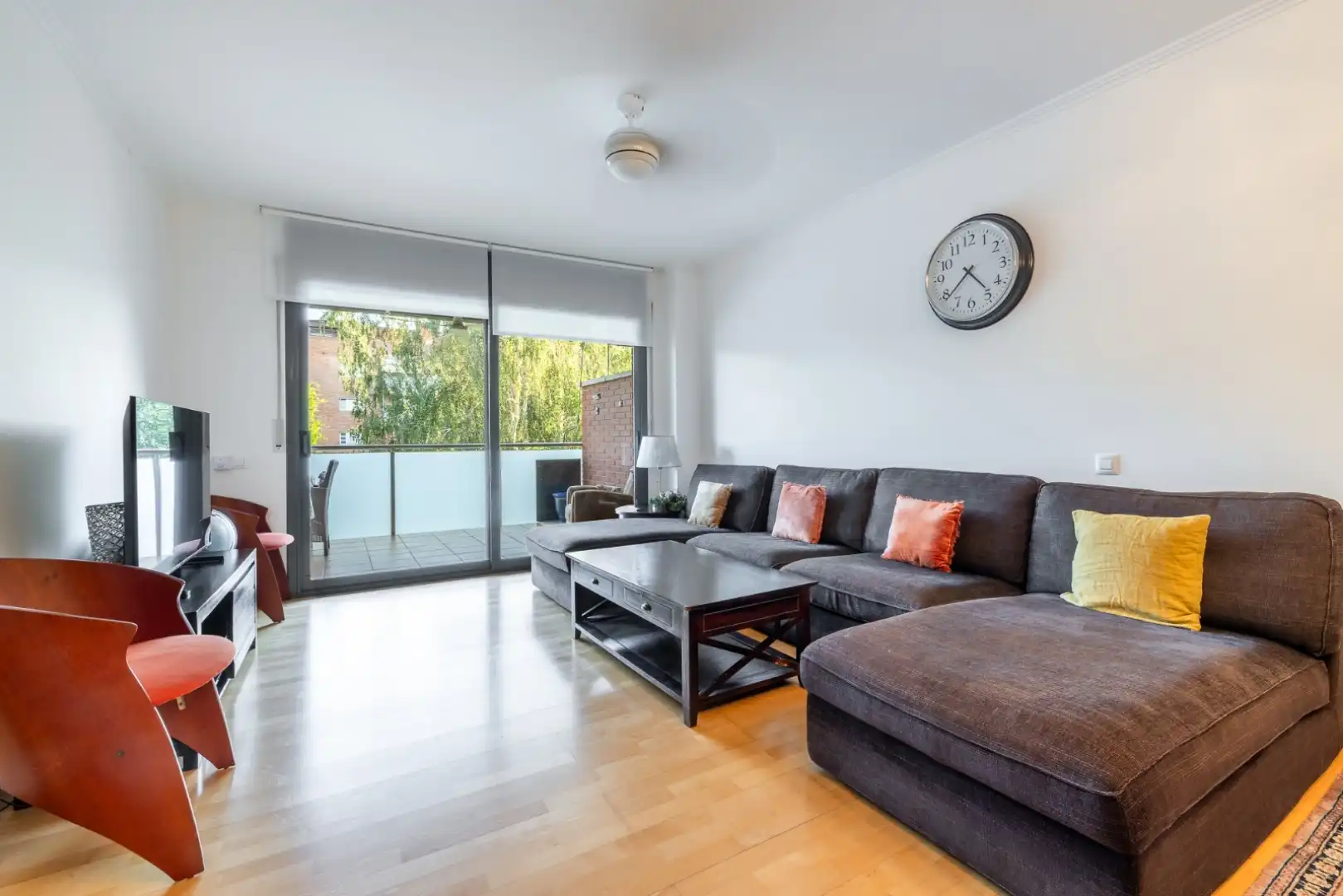 Piso en venta en Rambla del Celler, 56, Torreblanca Sala de estar de Piso en venta en Sant Cugat del Vallès con Terraza, Piscina y Balcón