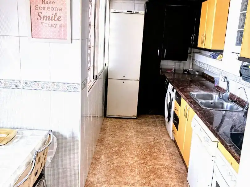 Pis de lloguer a Calle Ciudad de Bari, 6, Benisaudet Cuina de Pis de lloguer en Alicante / Alacant amb Aire condicionat, Calefacció i Parquet