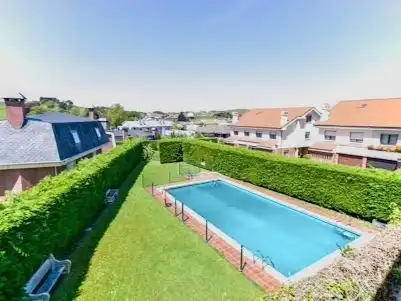 Casa o xalet de lloguer a Avenida de los Menicenses, 657, Miengo pueblo Piscina de Casa o xalet de lloguer en Miengo amb Calefacció, Jardí privat i Parquet