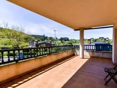 Casa o xalet de lloguer a Avenida de los Menicenses, 657, Miengo pueblo Terrassa de Casa o xalet de lloguer en Miengo amb Calefacció, Jardí privat i Parquet