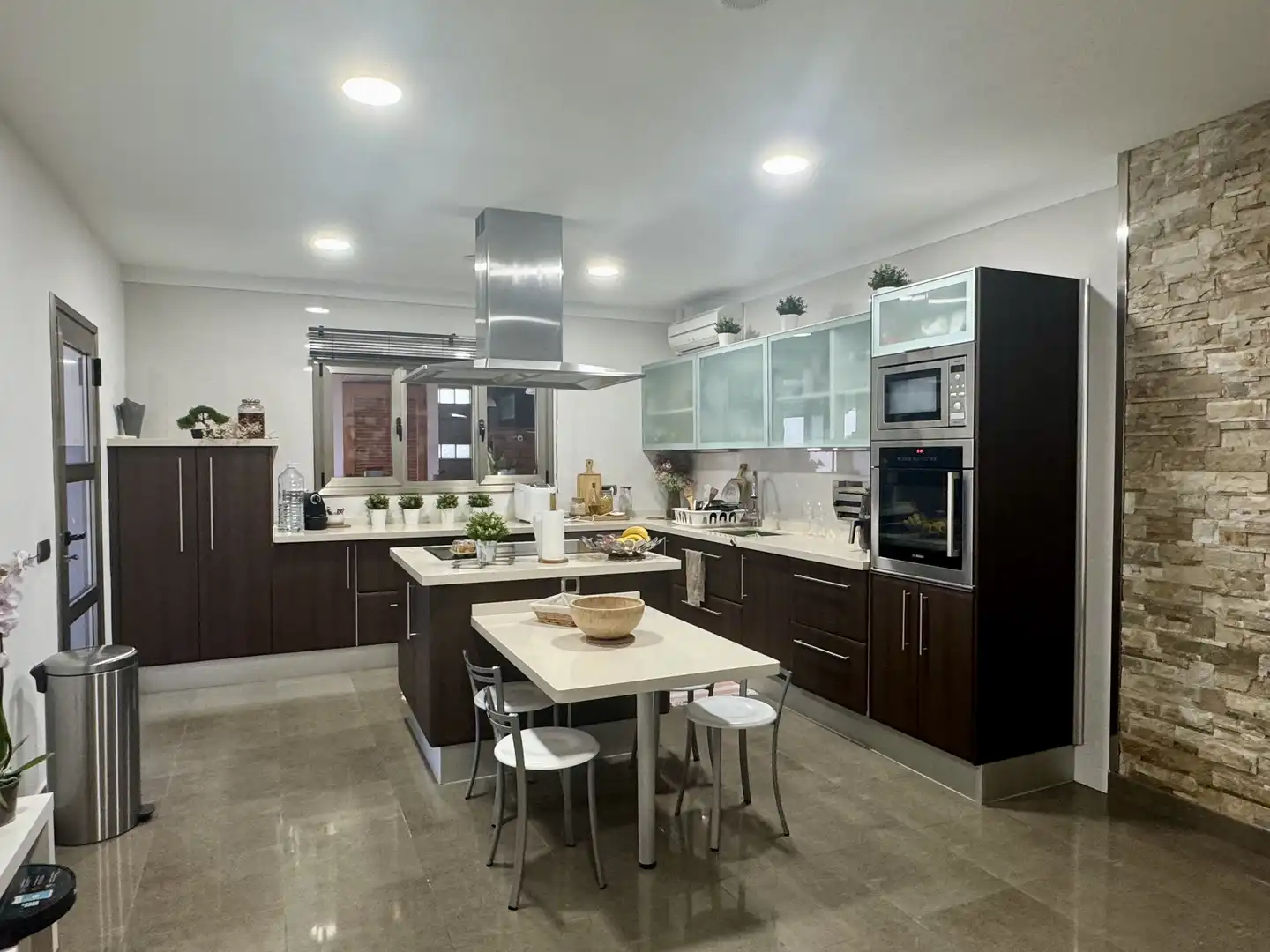Cocina de Casa adosada para compartir en San Cristóbal de la Laguna con Jardín privado, Parquet y Terraza