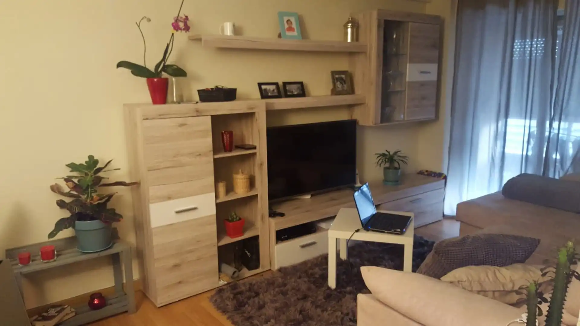 Pis de lloguer a Calle de las Islas Cíes, 25, Peñagrande Sala d'estar de Pis de lloguer en Madrid amb Aire condicionat, Calefacció i Parquet