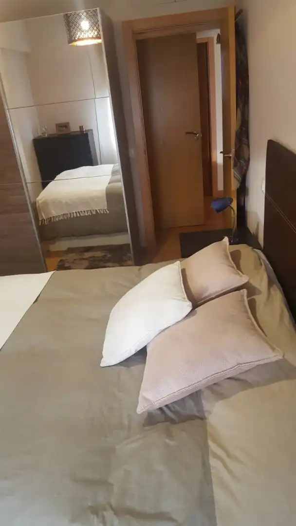 Pis de lloguer a Calle de las Islas Cíes, 25, Peñagrande Dormitori de Pis de lloguer en Madrid amb Aire condicionat, Calefacció i Parquet