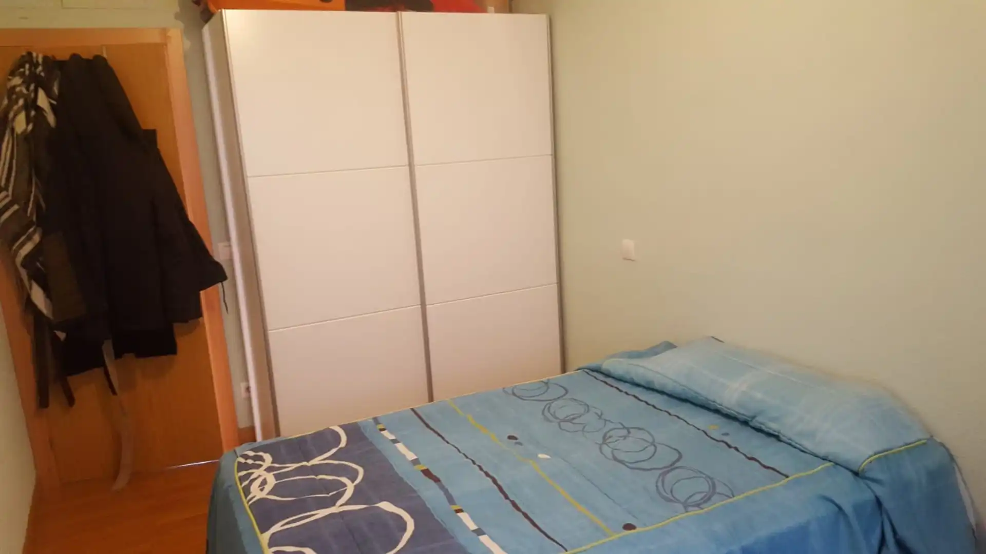 Pis de lloguer a Calle de las Islas Cíes, 25, Peñagrande Dormitori de Pis de lloguer en Madrid amb Aire condicionat, Calefacció i Parquet