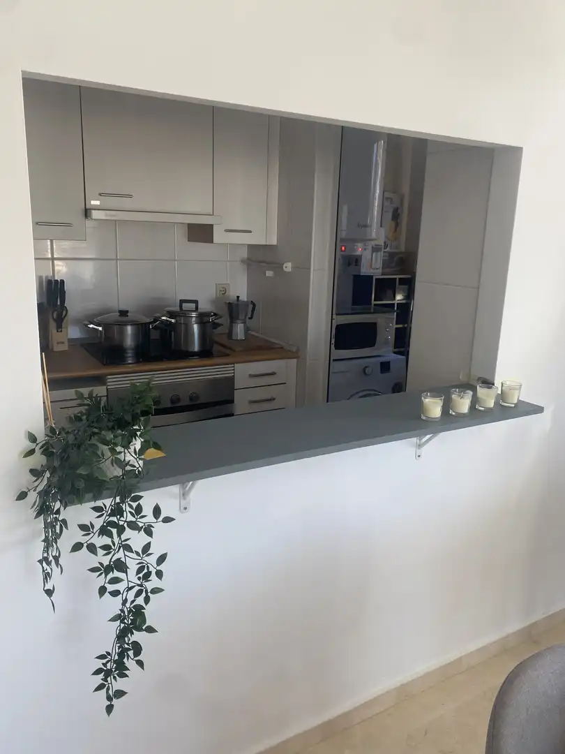 Piso de alquiler en Avenida Juan Carlos I, 100, Parque Central Cocina de Piso de alquiler en Estepona con Aire acondicionado, Calefacción y Jardín privado