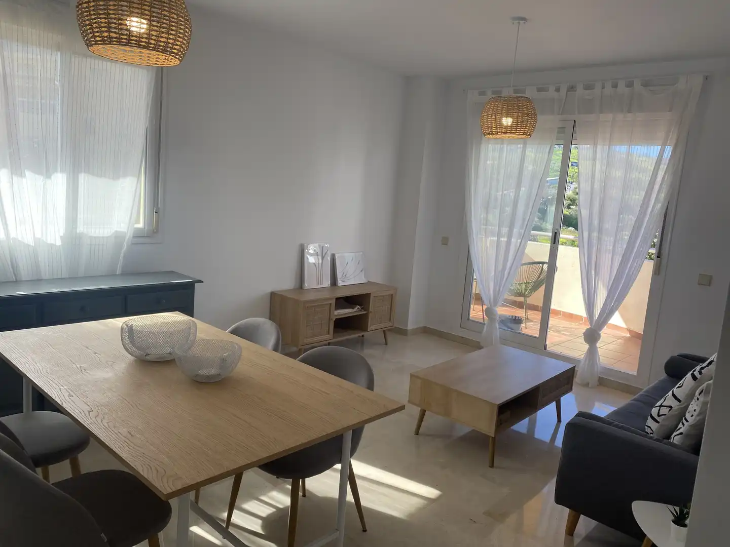 Piso de alquiler en Avenida Juan Carlos I, 100, Parque Central Comedor de Piso de alquiler en Estepona con Aire acondicionado, Calefacción y Jardín privado